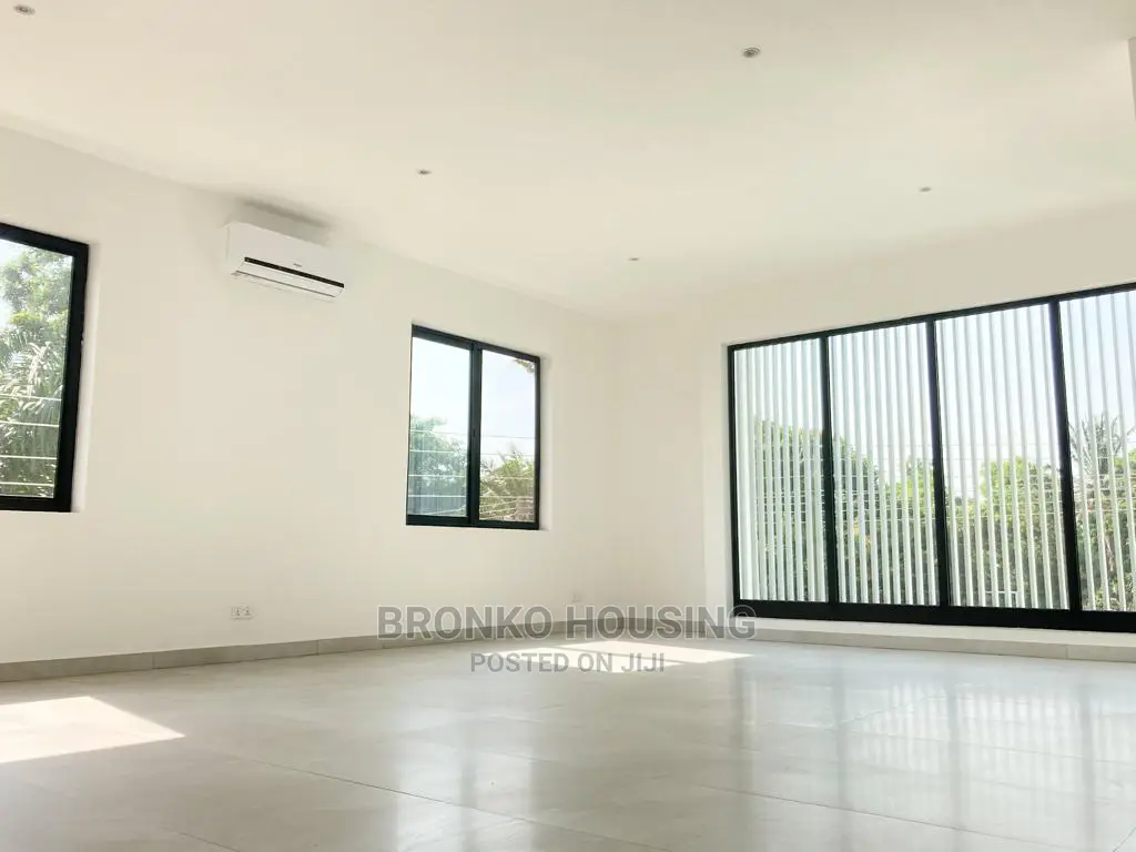 5bdrm House in Bronko Housing, Coffee Shop Area for Rent