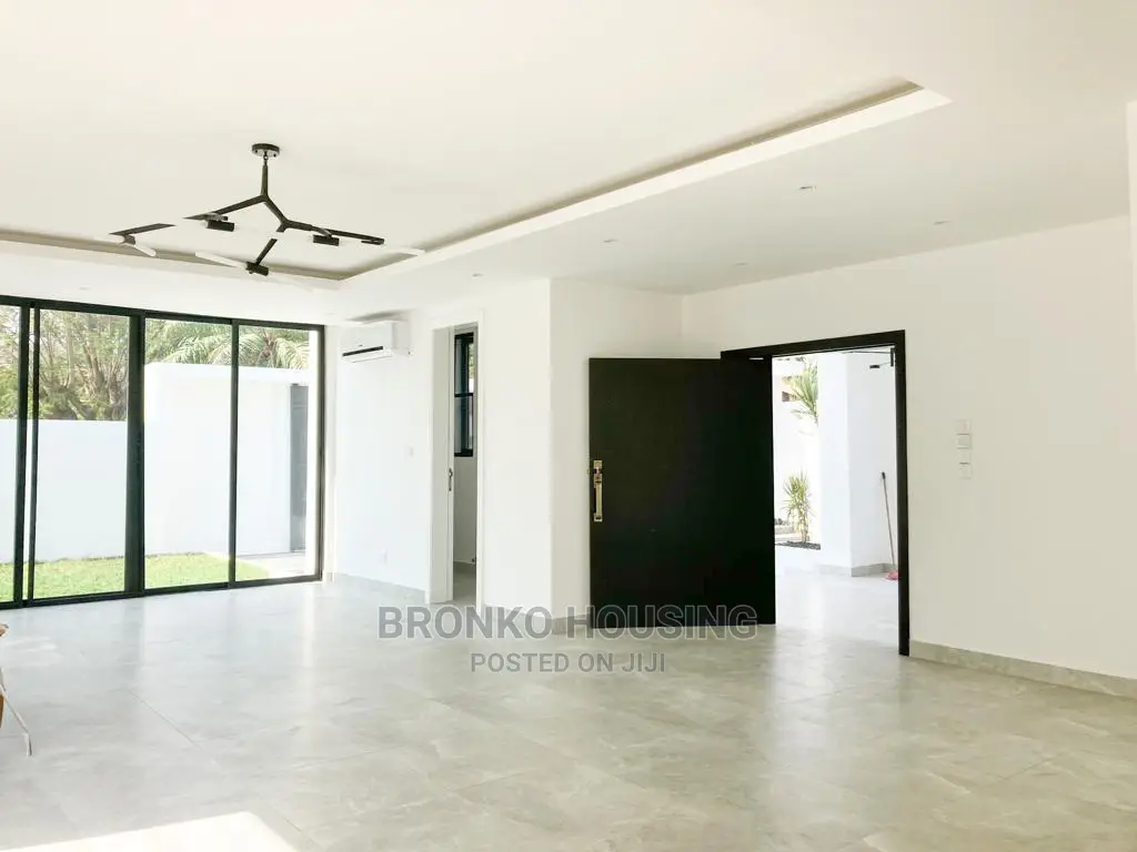 5bdrm House in Bronko Housing, Coffee Shop Area for Rent