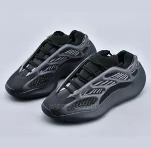 Adidas Yeezys 700V3