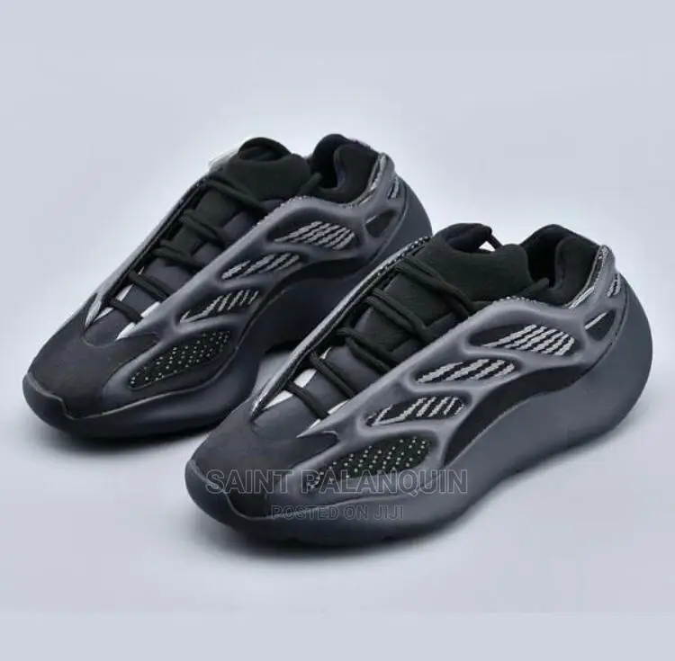 Adidas Yeezys 700V3