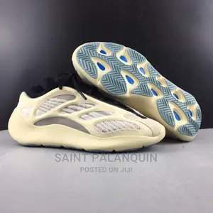 Adidas Yeezys 700V3