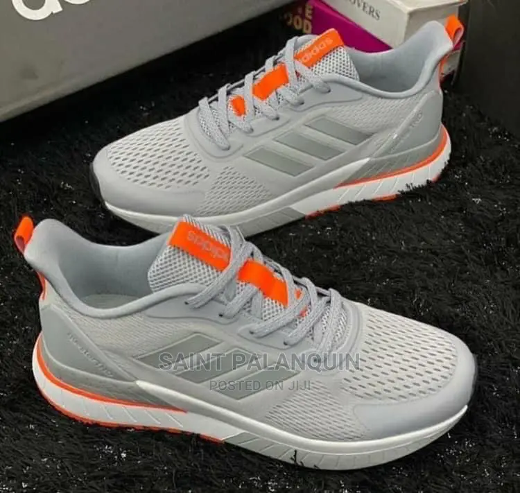 Adidas Sneaker