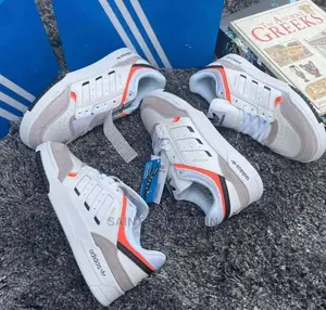 Adidas Sneaker
