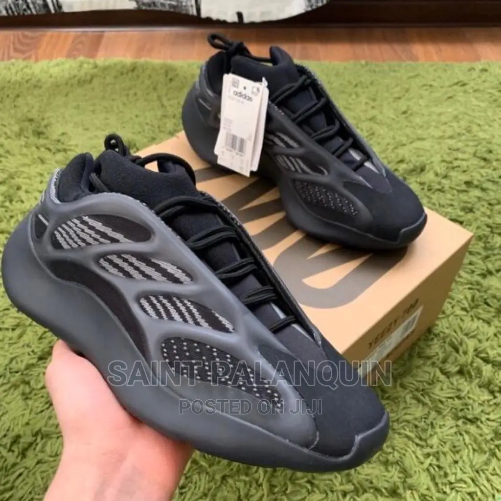 Yeezy Boost 700v3