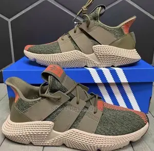 Adidas Sneaker