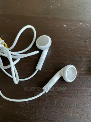 APPLE Lighting Connector Earbuds UK USED