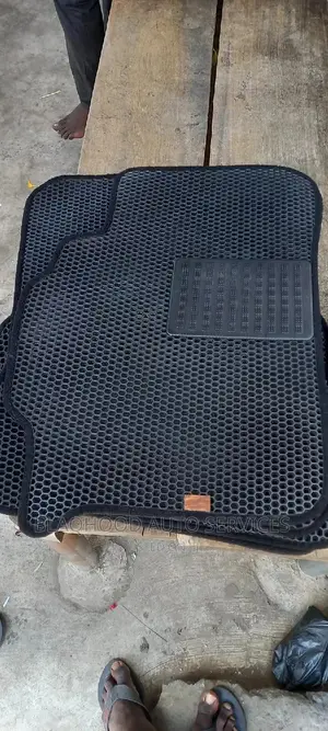 Floor Mat/Carpets Available for All Cars, in Good Condition