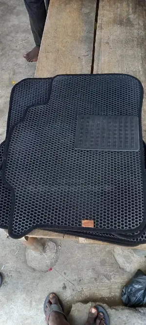 Floor Mat/Carpets Available for All Cars, in Good Condition
