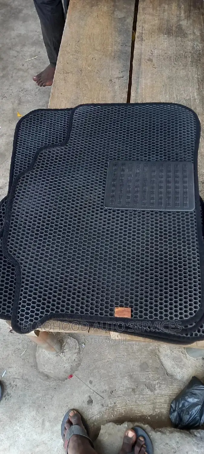 Floor Mat/Carpets Available for All Cars, in Good Condition