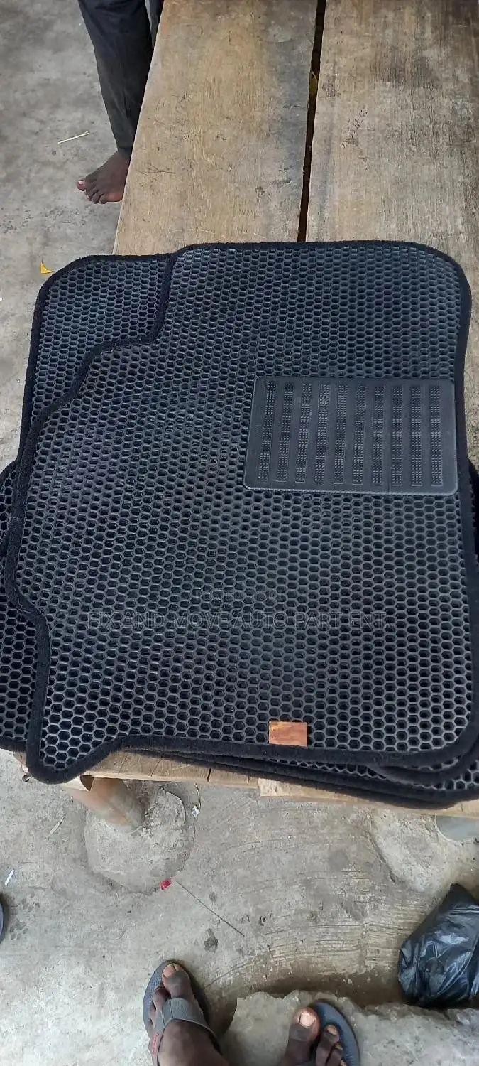 Floor Mat/Carpets Available for All Cars, in Good Condition