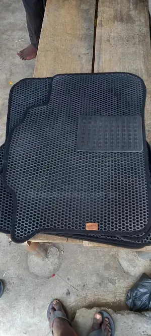 Floor Mat/Carpets Available for All Cars, in Good Condition