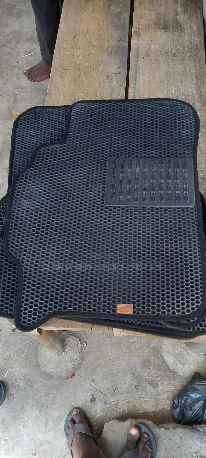 Floor Mat/Carpets Available for All Cars, in Good Condition