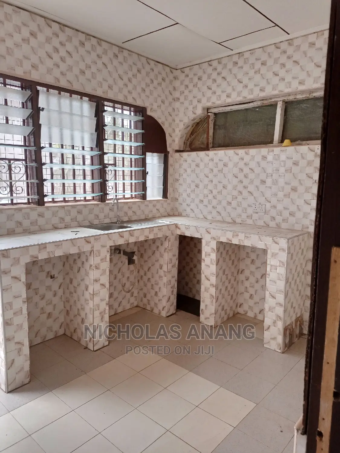 1bdrm House in New Town for rent