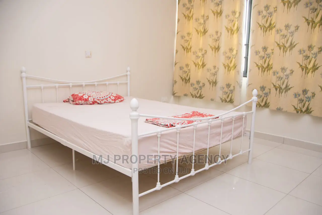 Furnished 4bdrm House in Community 25, Tema Metropolitan for rent