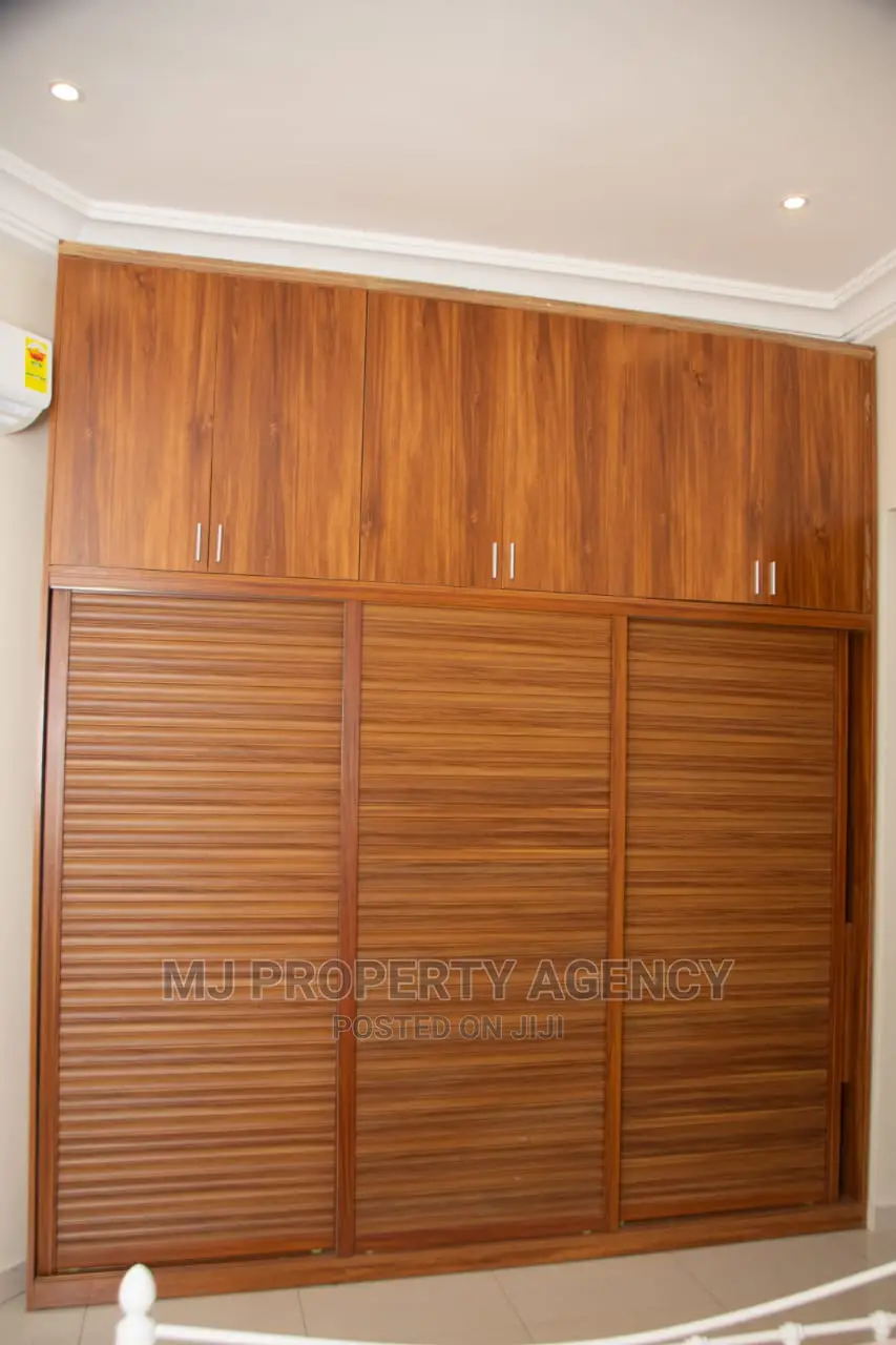 Furnished 4bdrm House in Community 25, Tema Metropolitan for rent