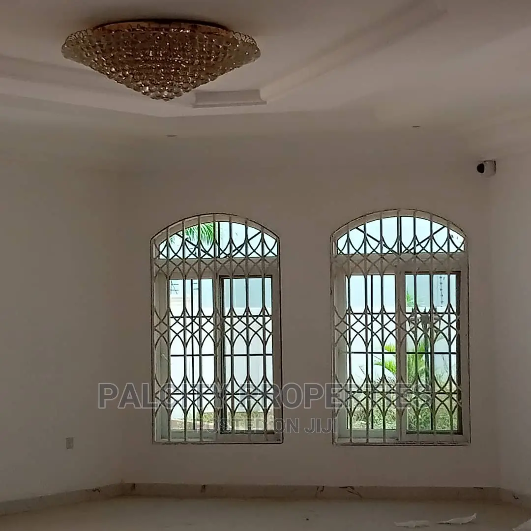 5bdrm House in Accra East Legon for Sale