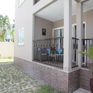 3bdrm Apartment in Adjiringanor, American House for sale