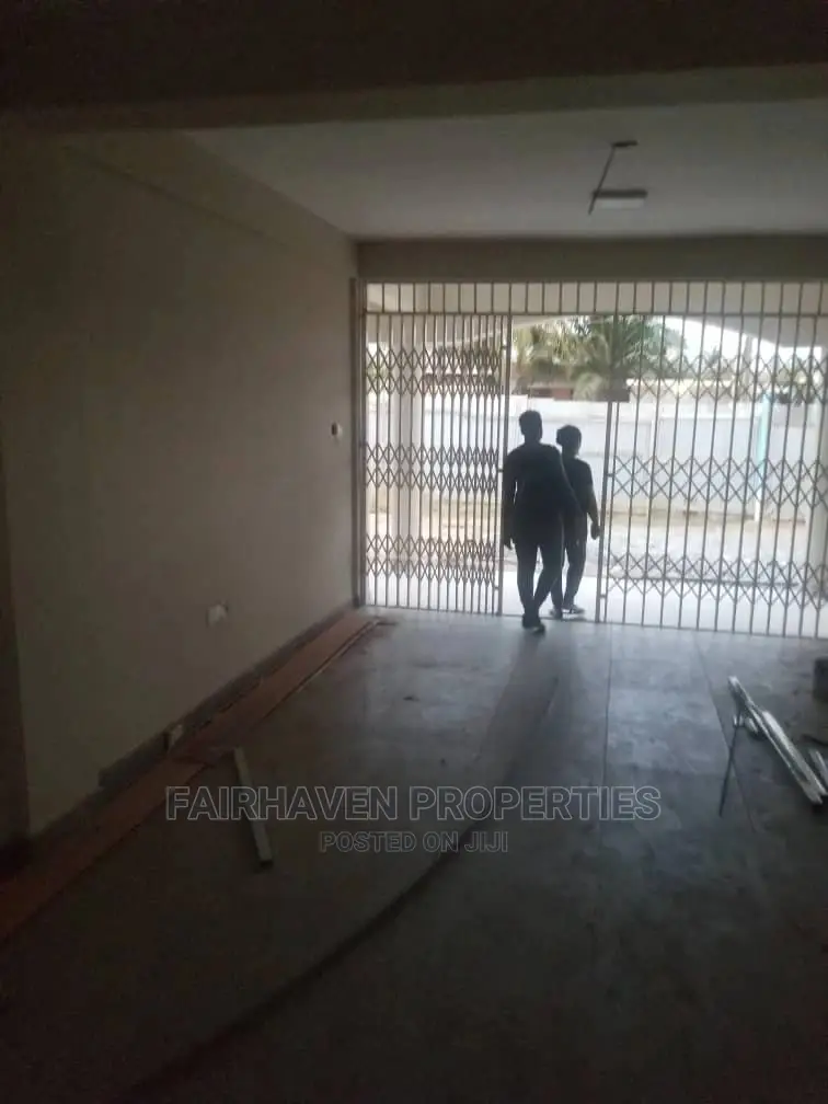 Shop for Rent at Bushroad