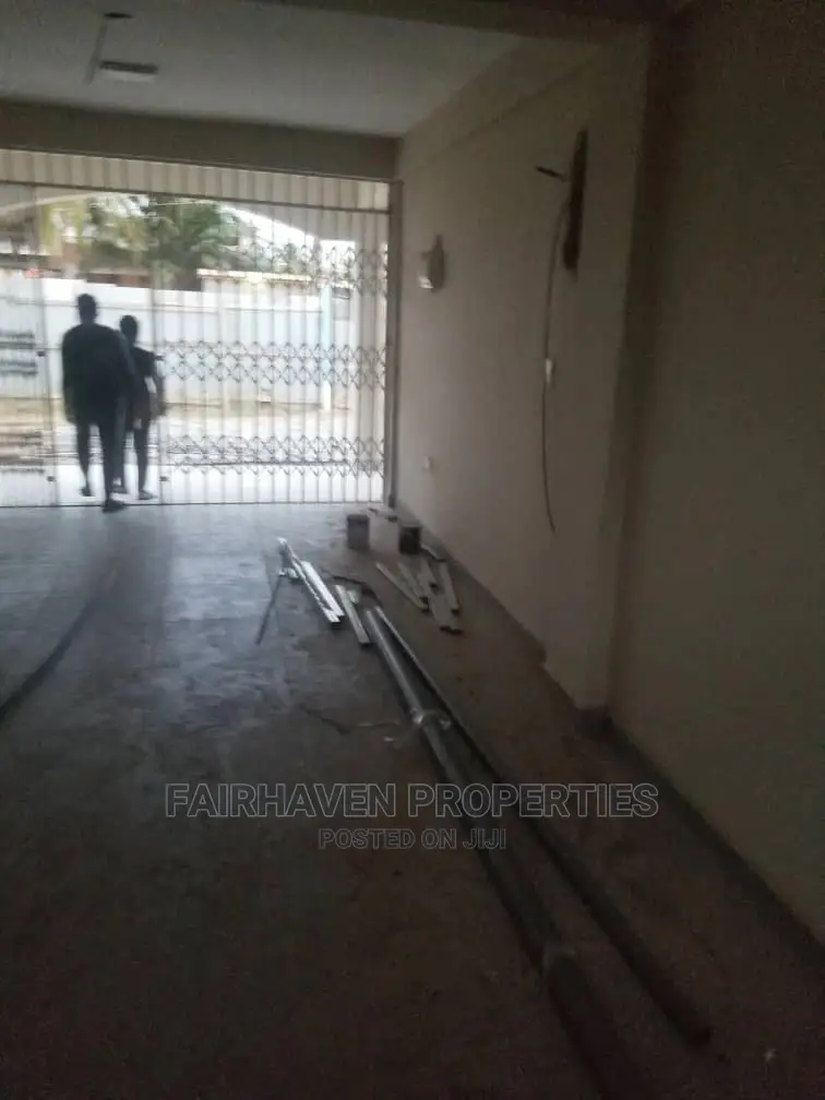 Shop for Rent at Bushroad