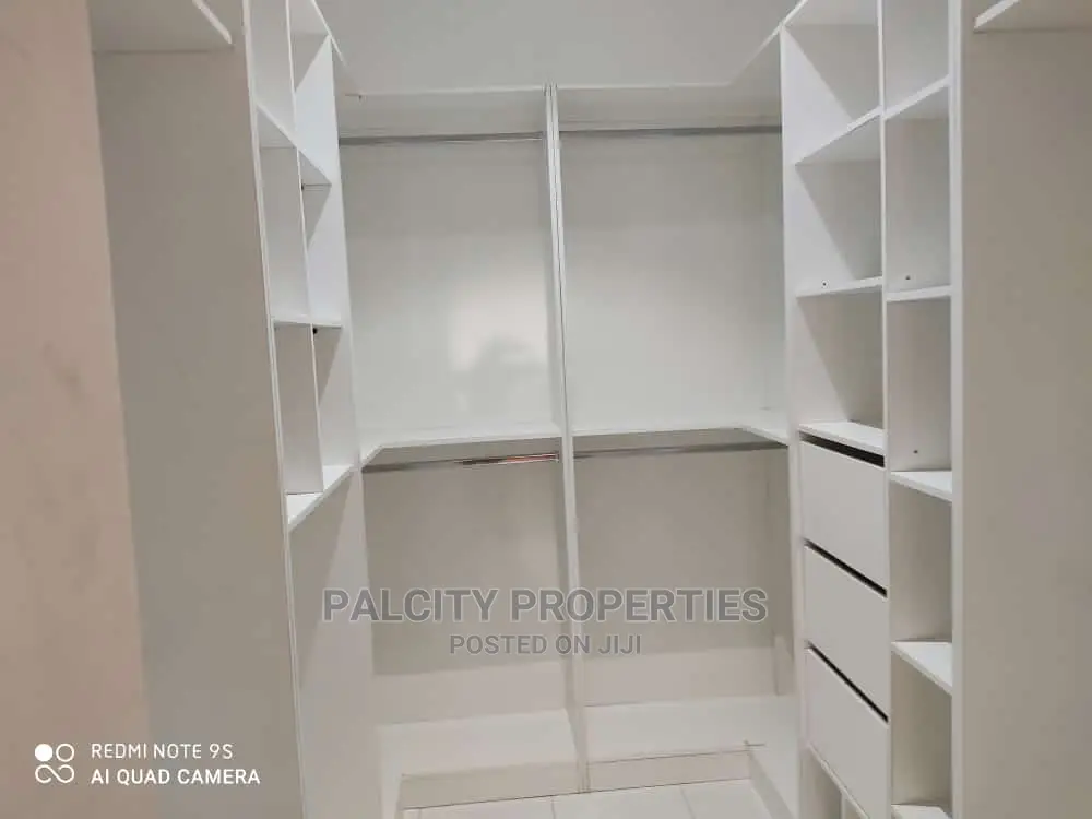 4bdrm Mansion in Ahodwo, Kumasi Metropolitan for rent