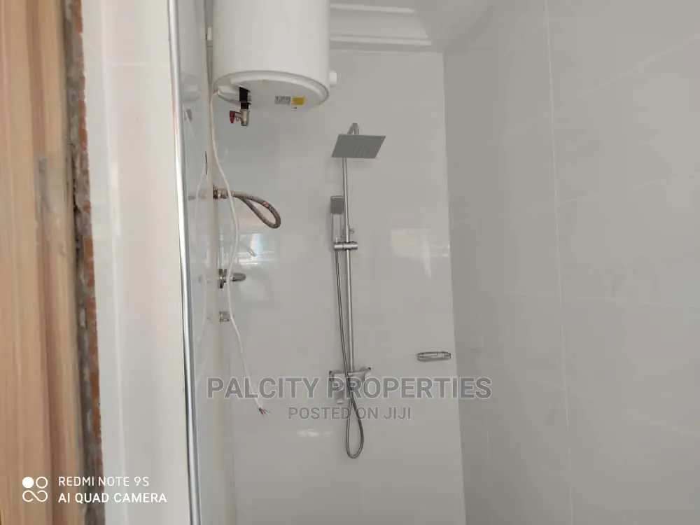 4bdrm Mansion in Ahodwo, Kumasi Metropolitan for rent