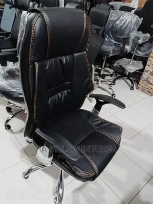 Venta Chair Black