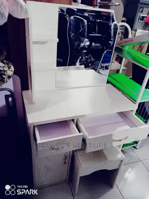 Creamy Dressing Mirror