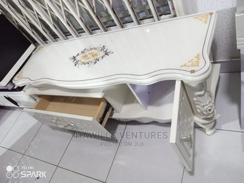 Royal TV Stand