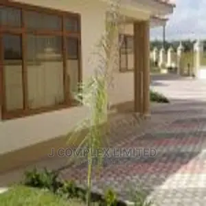 4bdrm House in Abelemkpe, Lincoln School Area for rent
