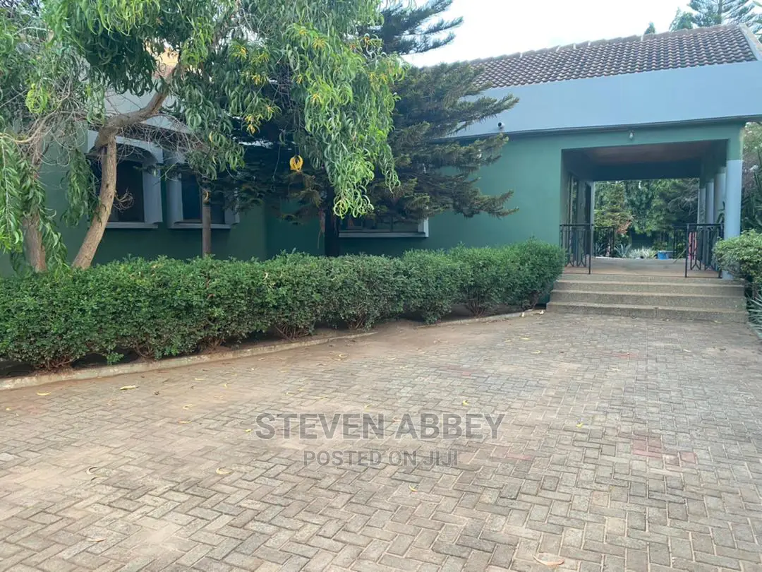 5bdrm Apartment in Adom Agency, American House for Rent