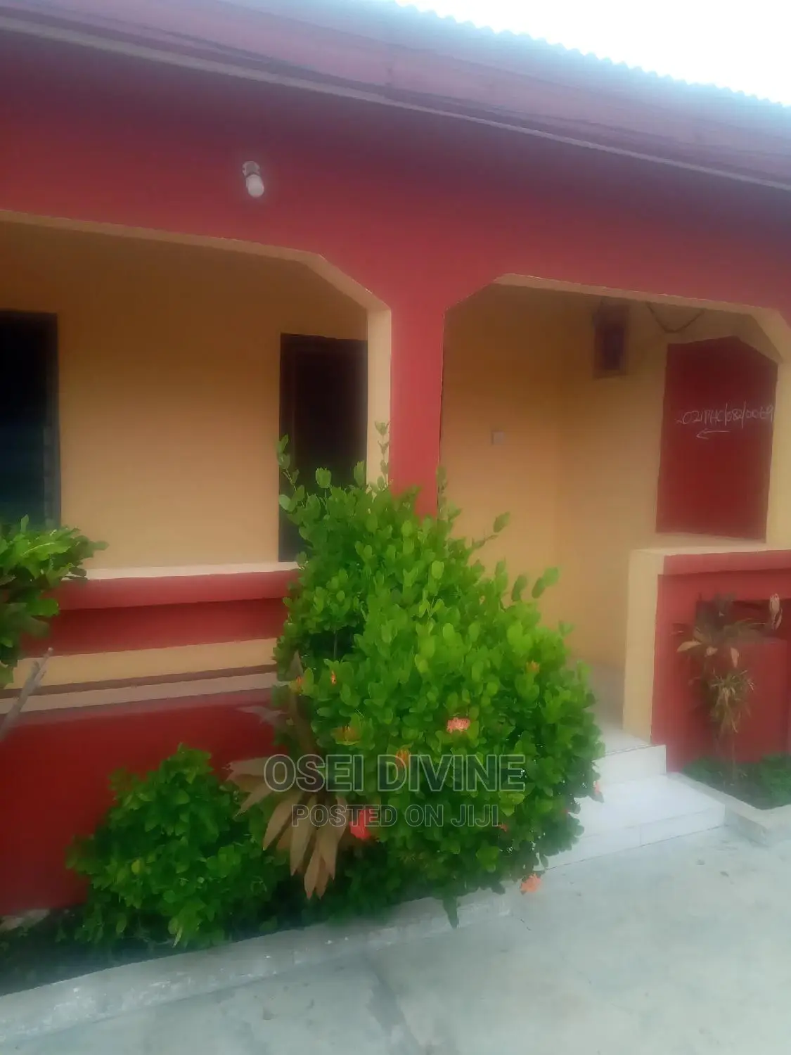 Neat 2-Bedrooms Apartment Dansoman