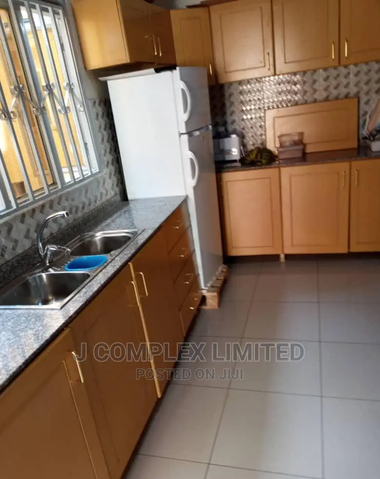 4bdrm Townhouse / Terrace in Abelemkpe, Lincoln School Area for rent