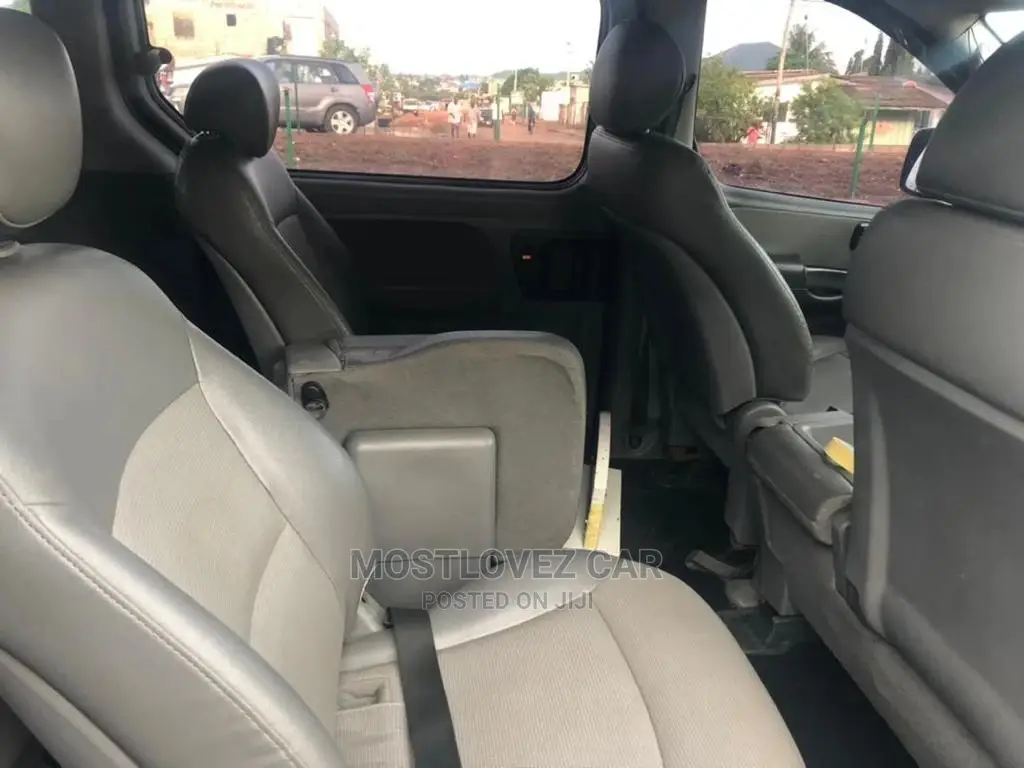Hyundai H1 Buses For Rent. 12 Seater Buses For Rent In Ghana