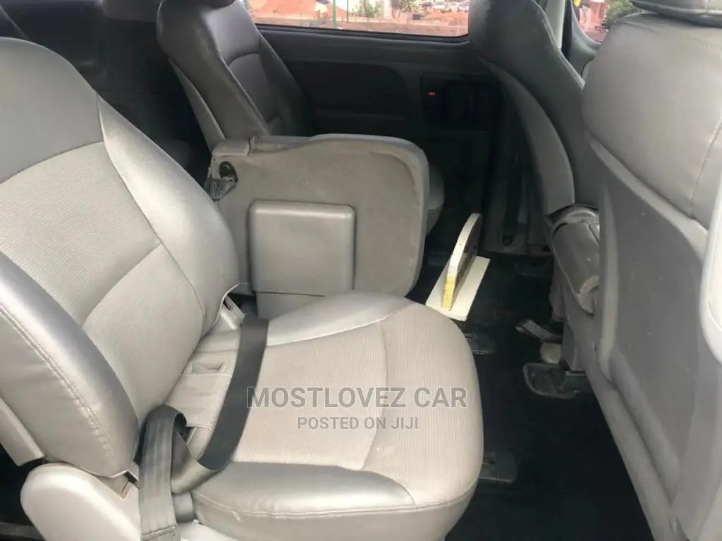 Hyundai H1 Buses For Rent. 12 Seater Buses For Rent In Ghana