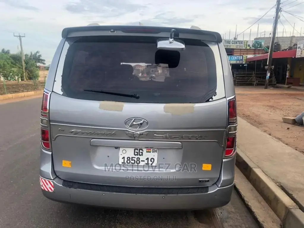 Hyundai H1 Buses For Rent. 12 Seater Buses For Rent In Ghana