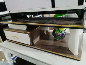 Royal Center Table