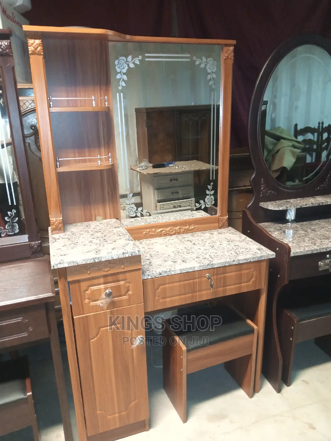 Dressing Mirro With Chair