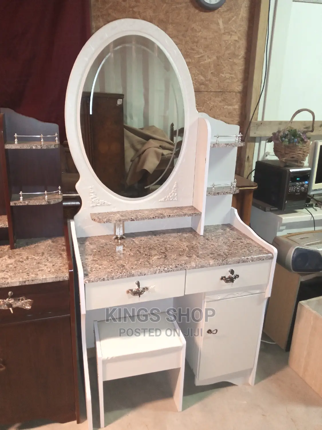 Dressing Mirro With Chair