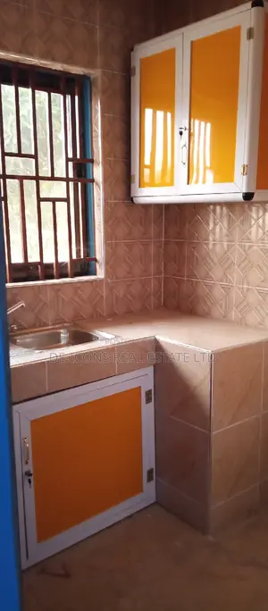 1bdrm Duplex in De-Icons Real Estate, Awutu Senya East Municipal
