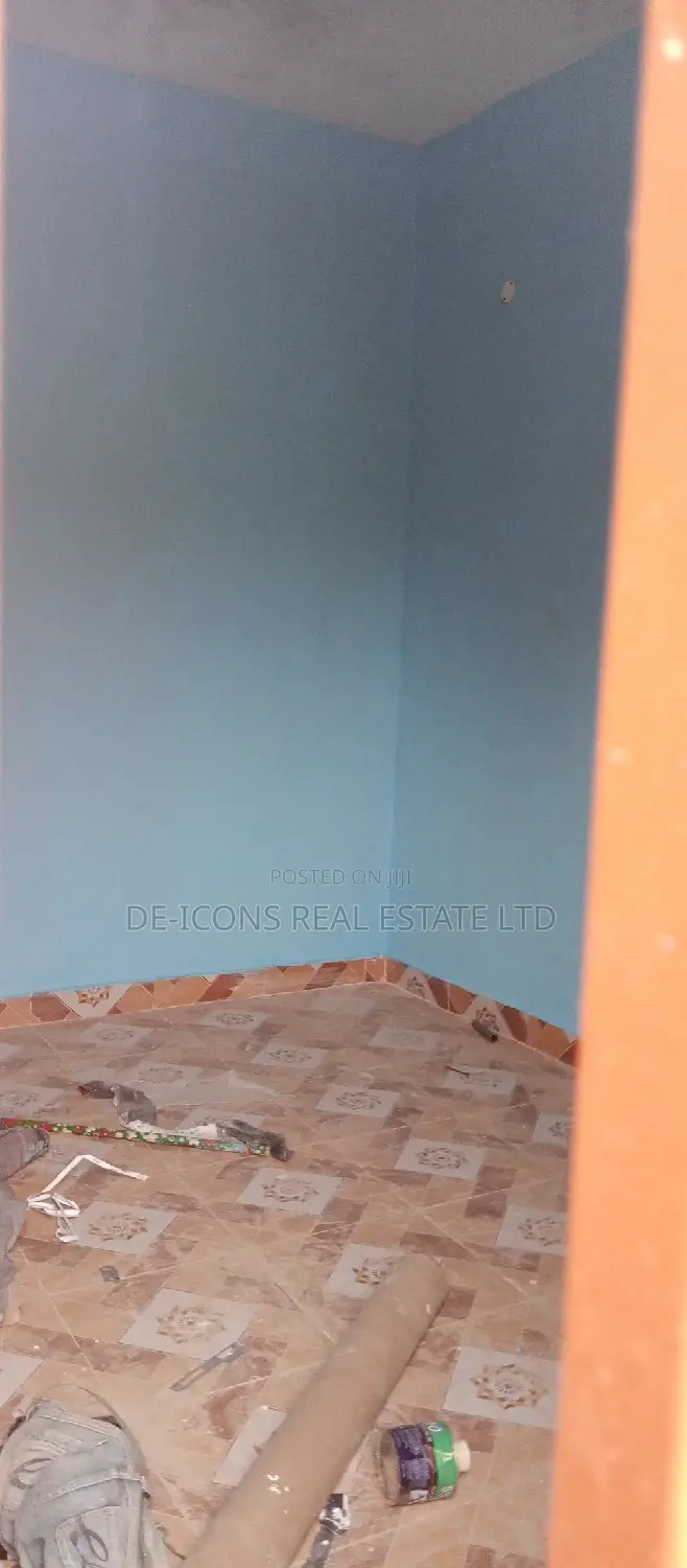 1bdrm Duplex in De-Icons Real Estate, Awutu Senya East Municipal
