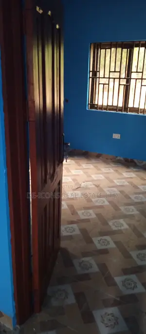 1bdrm Duplex in De-Icons Real Estate, Awutu Senya East Municipal