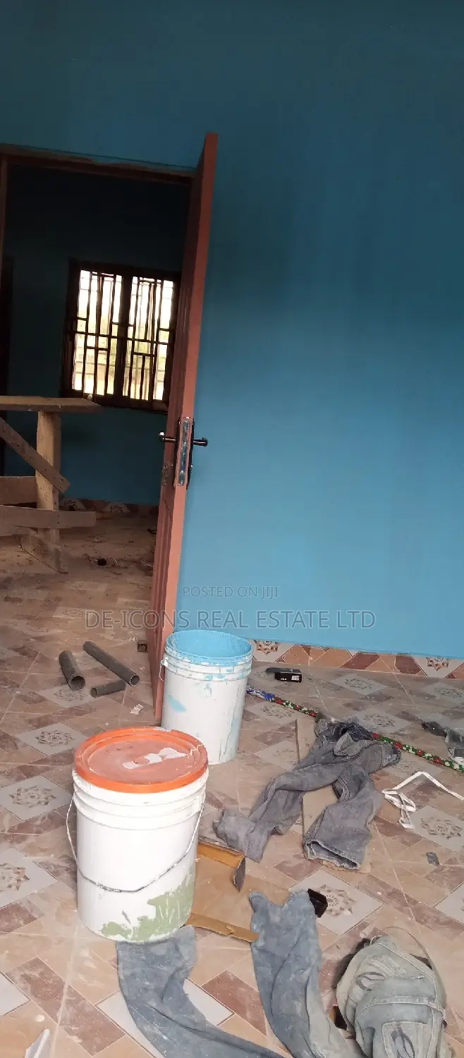 1bdrm Duplex in De-Icons Real Estate, Awutu Senya East Municipal