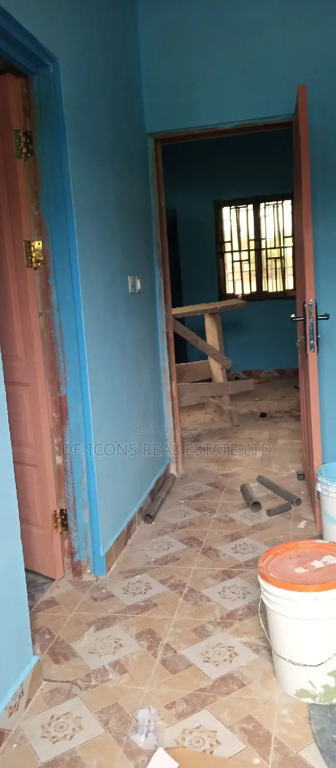 1bdrm Duplex in De-Icons Real Estate, Awutu Senya East Municipal