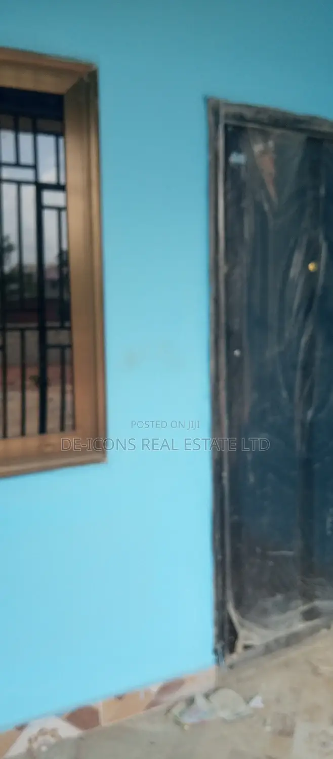 1bdrm Duplex in De-Icons Real Estate, Awutu Senya East Municipal