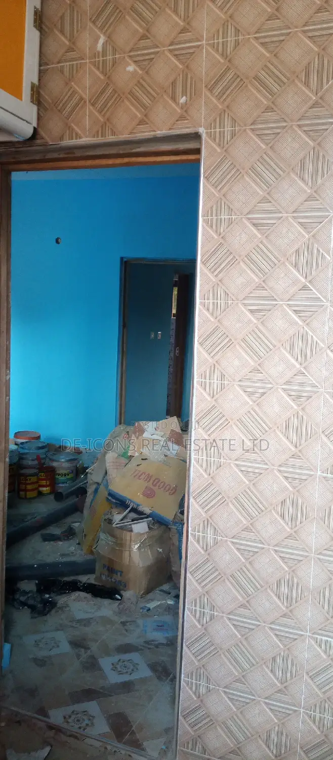 1bdrm Duplex in De-Icons Real Estate, Awutu Senya East Municipal