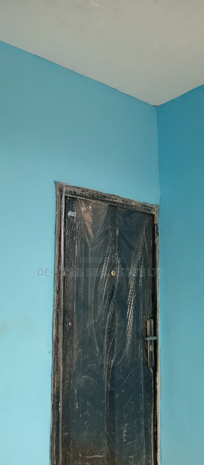 1bdrm Duplex in De-Icons Real Estate, Awutu Senya East Municipal