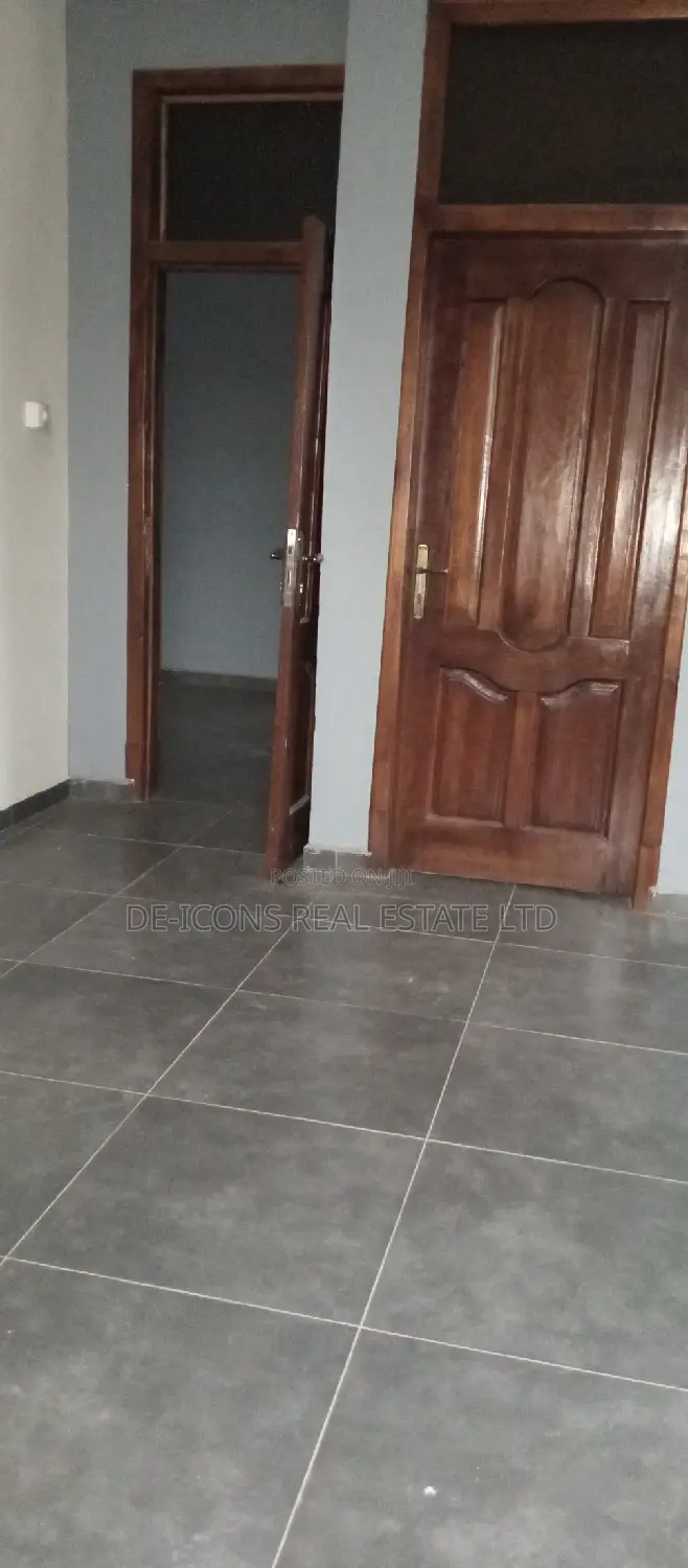 2bdrm Duplex in De-Icons Real Estate, Awutu Senya East Municipal