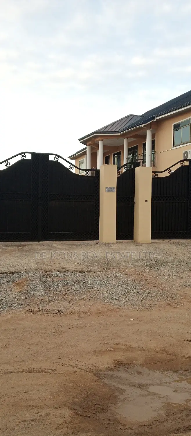2bdrm Duplex in De-Icons Real Estate, Awutu Senya East Municipal