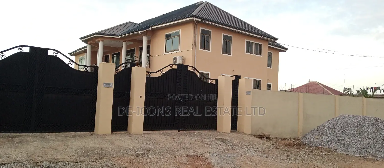 2bdrm Duplex in De-Icons Real Estate, Awutu Senya East Municipal