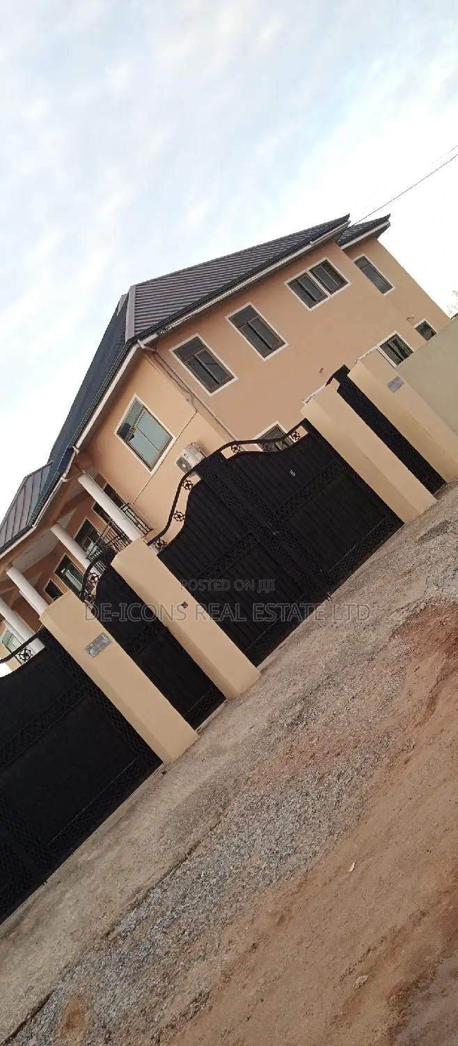 2bdrm Duplex in De-Icons Real Estate, Awutu Senya East Municipal